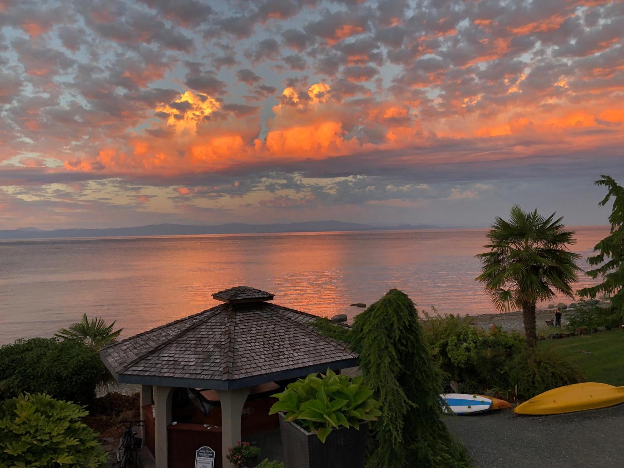 Qualicum Breeze Beach Resort Bowser Buitenkant foto